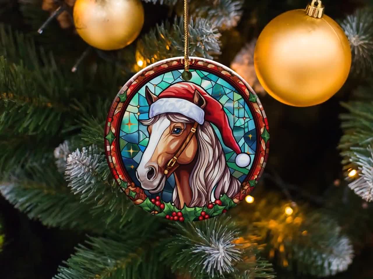 クリスマスの馬のオーナメント、サンタ帽子の馬、ホリデーオーナメント